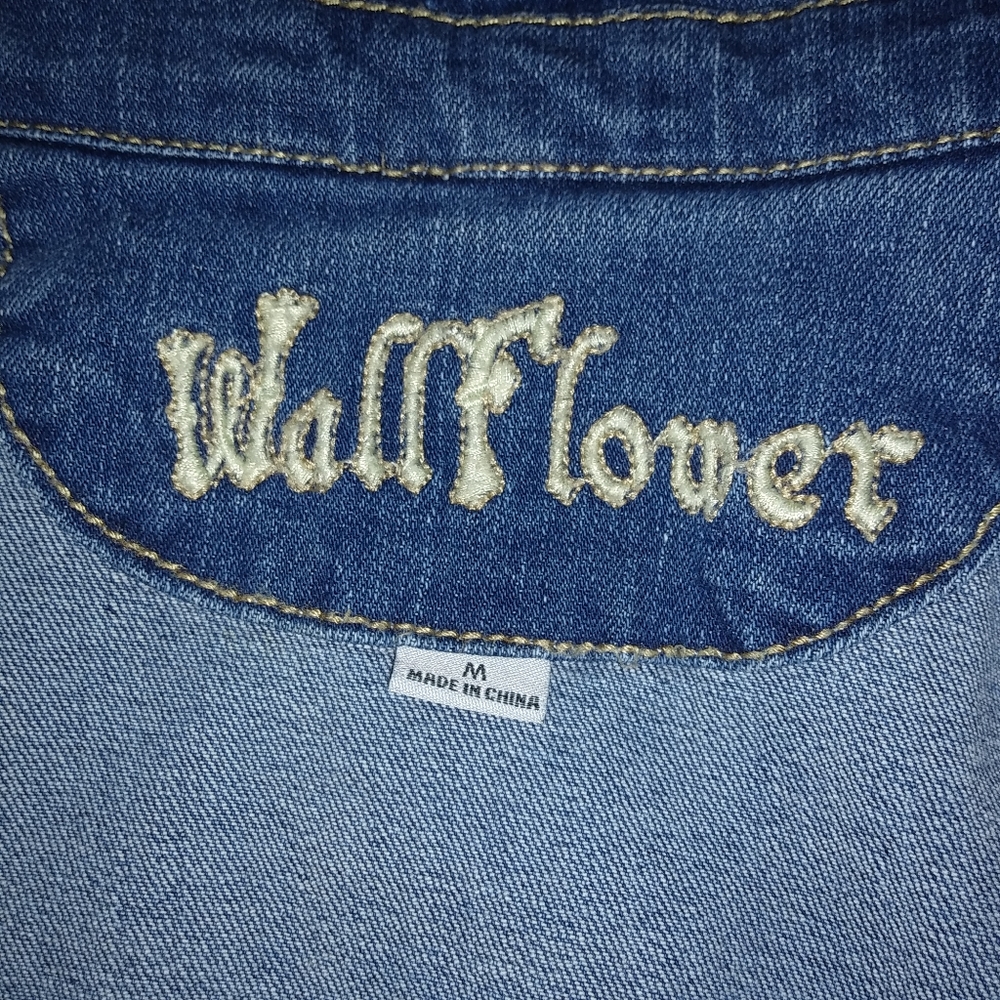 Wallflower Distressed Cropped Blue Denim Vest - Picture 7 of 8